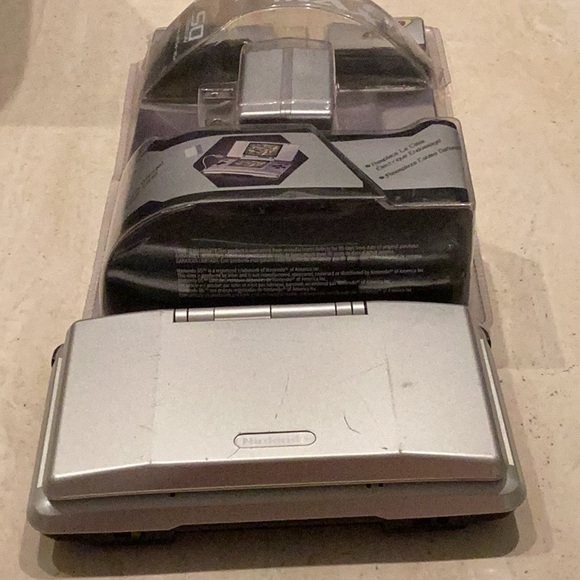 Nintendo DS Original Console Silver Handheld & Battery Charger Vintage Gaming - Picture 6 of 16